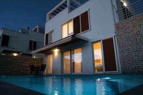 Kastel Gomilica Villa | TI Amo Holiday House with heathed pool