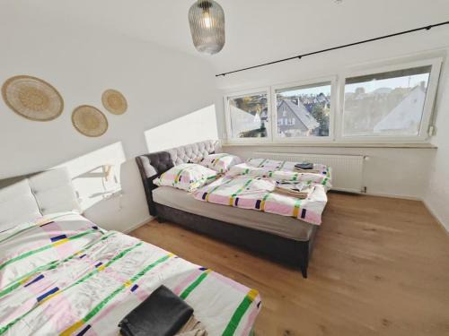 Metzingen Apartment | TiCasa Shine-Zentral-Outlet-Balkon-Parkplatz-ruhig