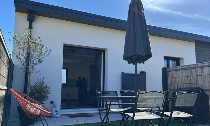 Gonneville-en-Auge House | TiCase single-storey house, between land and sea