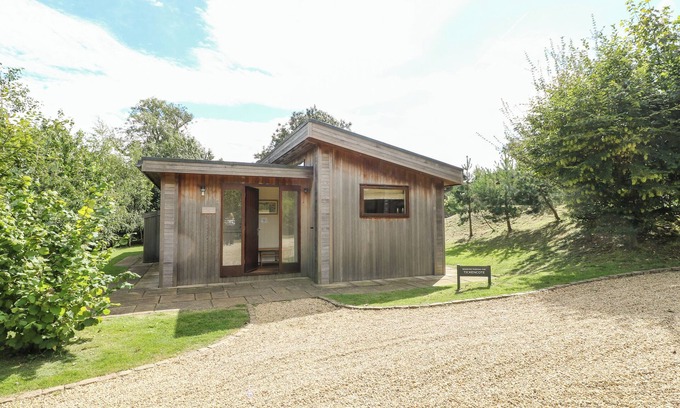 Barnsdale Cottage | TICKENCOTE, pet friendly, with open fire in Exton, Rutland