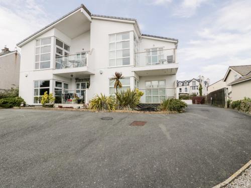 Benllech Apartment | Tides