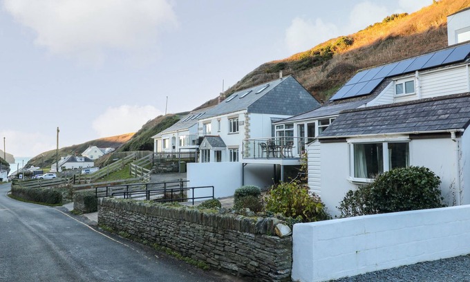 Trebarwith Strand House | TIDES REACH, pet friendly, country holiday cottage in Tintagel