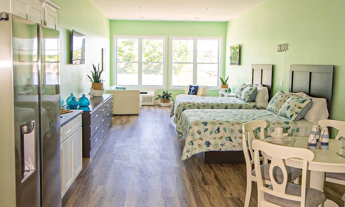 Sodus Point House | Tidesides Marine Bay House Rental #2