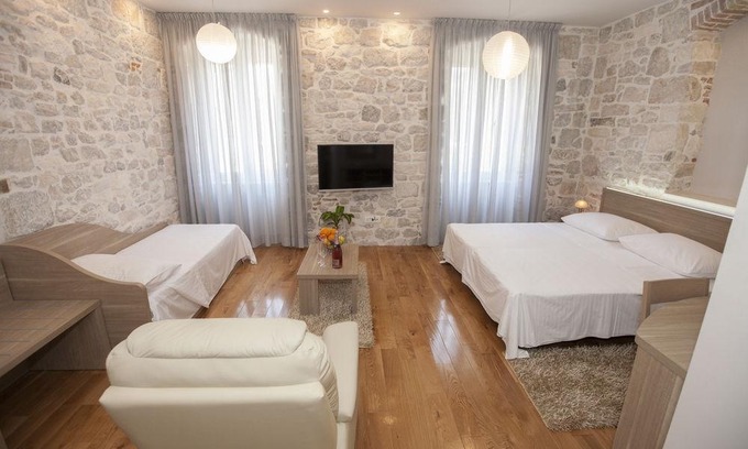 Old Town Hotel | Tifani Luxury Rooms