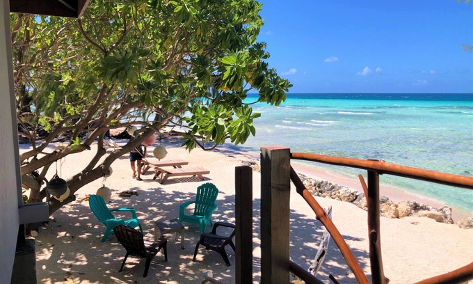 Tuherahera Bed & Breakfast | TIKEHAU - Hina Pink Room