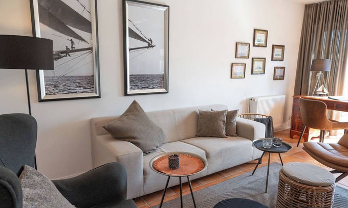 Wormshoft House | Time out - terrace, garden furniture, shower room, fireplace, washing machine, parking space