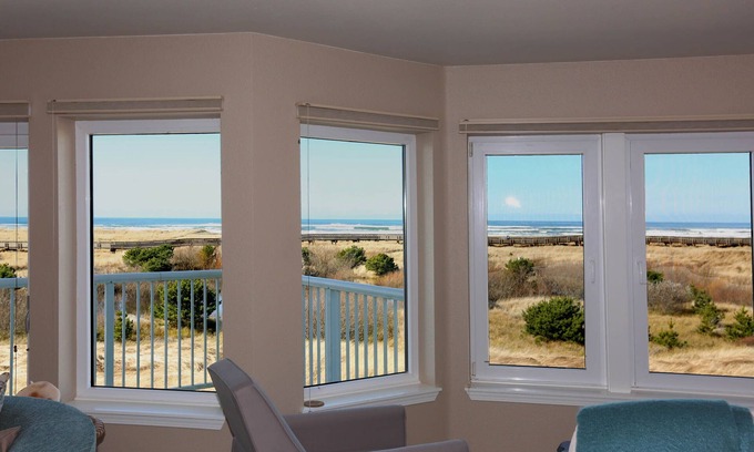 Long Beach Condo | Time to book for Fall Clamming!
