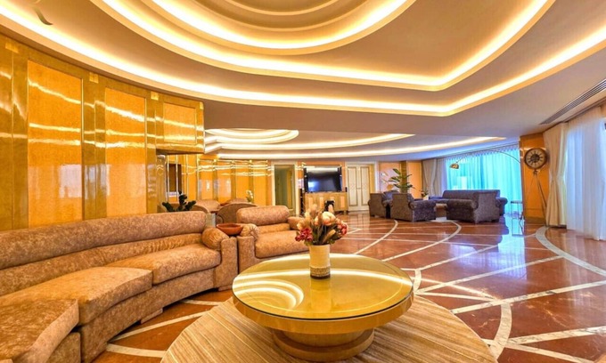 Al Danah Apartment | Timeless Elegance: Italian-Style Penthouse Retreat