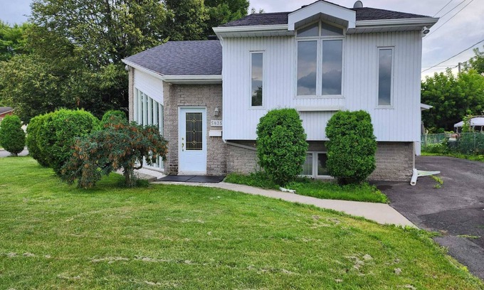Saint-Hubert House | Timeless Tranquility, a place near everything!