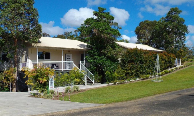 Barrine Bed & Breakfast | Tinaroo Sunset Retreat