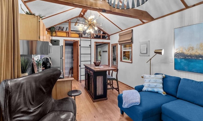 Shreveport Cabin | Tiny Emerald -Cabin on Emerald Isle with Kayaks! Emerald Isle Cabins, Shreveport, La.