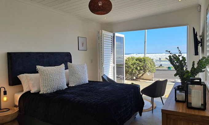 Melkbosstrand Cottage | Tiny Home - Beach Front! Digital Nomad friendly!