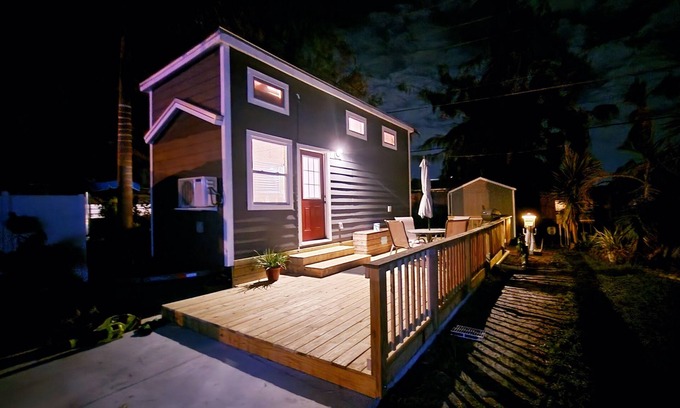 Citra House | Tiny Home sleeps 6 near beautiful beaches and entertainment