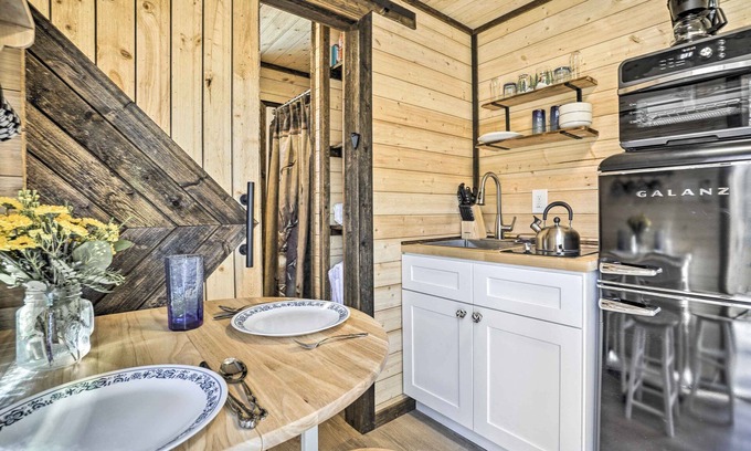 Loudonville Apartment | Tiny Home w/Hot Tub By Mohican State Park!
