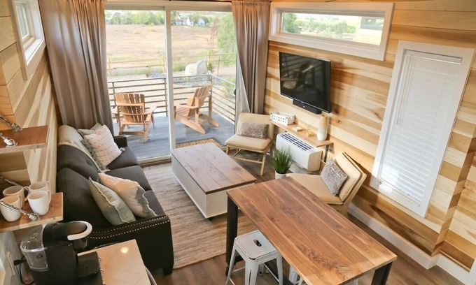 Escalante Apartment | Tiny‑Home W/King Bed, Fire Pit & Monument Views