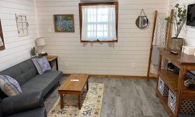 Roscoe Cottage | Tiny home with big personality. Close to everything because everything is close!