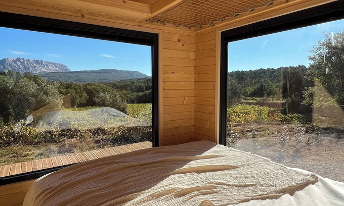 Meyreuil Cottage | Tiny House with a breathtaking view of holy victory