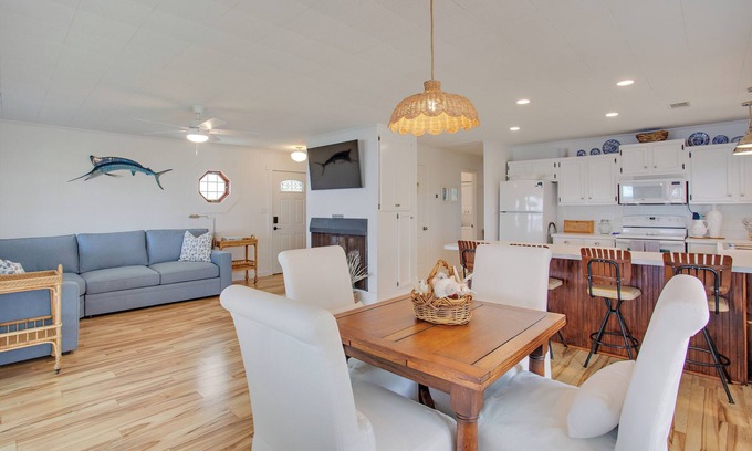 Ochlockonee Bay House | Tiny Tides Waterfront Cottage