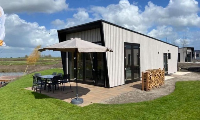 Kampen House | Tiny vakantiehuis aan het water met eigen steiger en airco