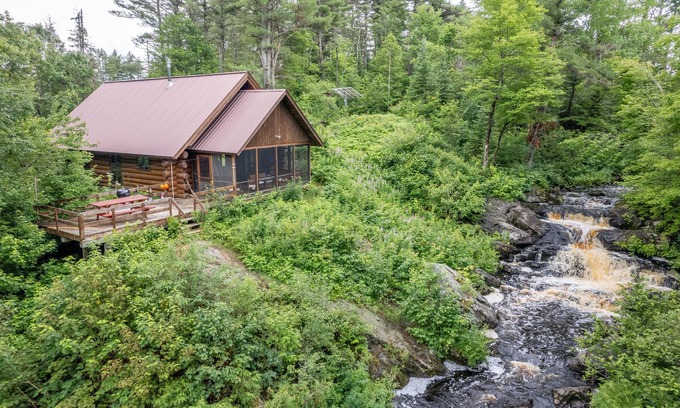 Covington Cabin | Tioga Falls Cabin:Ultimate Summer Retreat – Canoeing, Fishing & Fun!