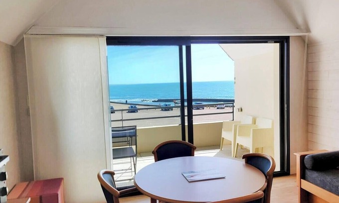 Pouldreuzic Apartment | Tipoz'immo-Le Grand Grand 209 -view and direct access to the sea-pets accep