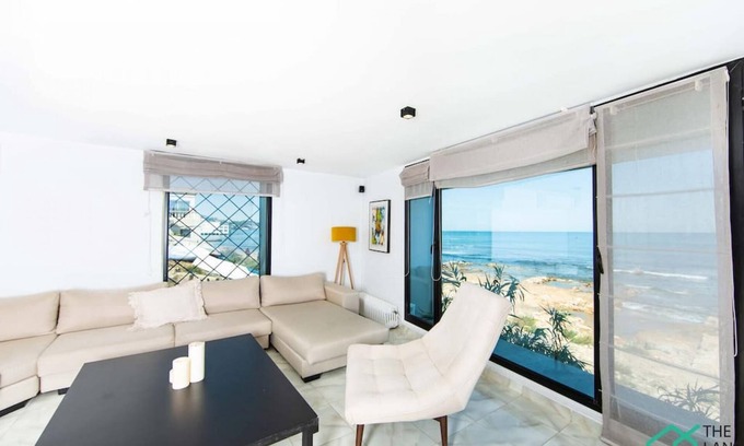 La Marsa Apartment | Les Pieds Dans l'Eau Apt de luxe avec vue sur mer
