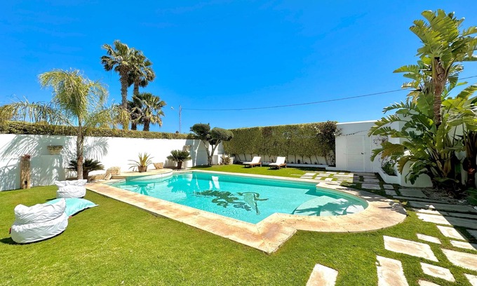 Amilcar Villa | Villa Neptune pour 8 pieds dans l'eau à Carthage