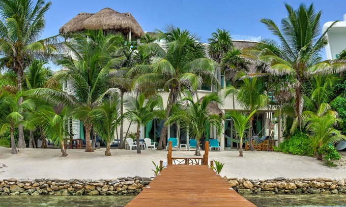 Tulsayab Villa | tnGorgeous Oceanfront Villa with Private Pool & Dock