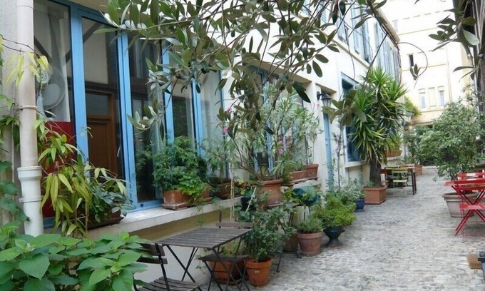 Quartier de la Folie-Mericourt Apartment | To rent small charming house (70m2), 2 p!ecies, the center of Paris