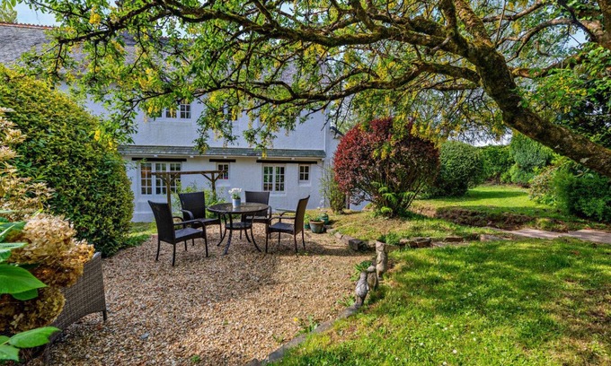 Gulworthy House | Toad Hall - Three Bedroom House, Sleeps 5