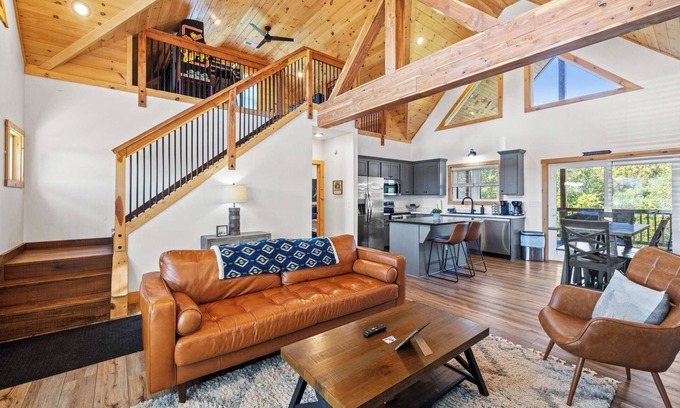 Rogers Cabin | Toasted Marshmellow - Natural Bridge, Hot Tub, New