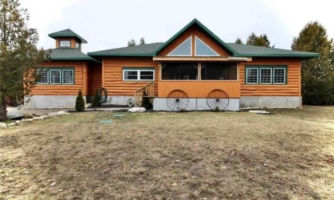 Tobermory Cottage | Tobermory Bruce Peninsula Beautiful Cottage