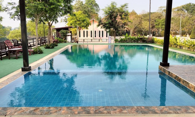 Nakhon Luang Hotel | Toh Buk Seng Riverside
