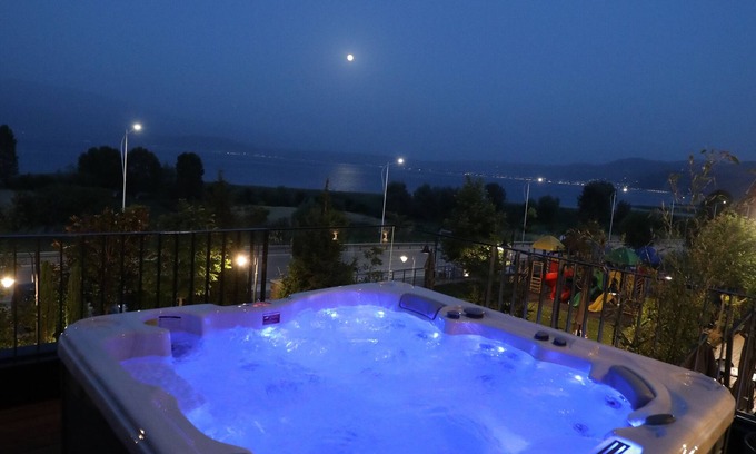 Udenisht Hotel | Toka Hotel Restaurant