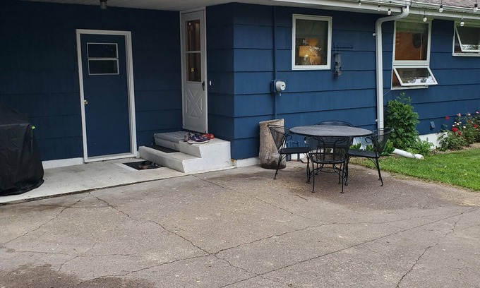 Kenwood House | Toledo Blue House-Spacious 5 bedroom, 2 living rooms & large outside area