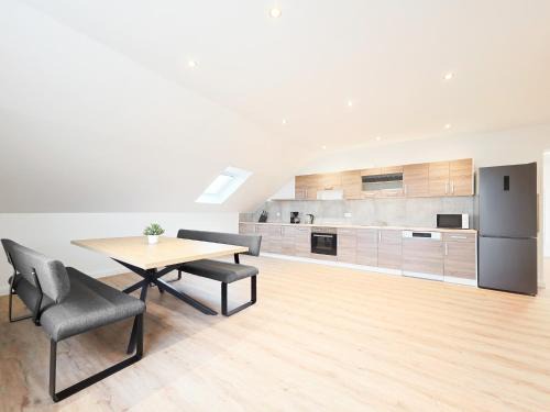 Rhein-Erft-Kreis District Apartment | Tolstov Apartments - 5 Room Apartment - Balcony - Kitchen - Washing machine - next to Cologne