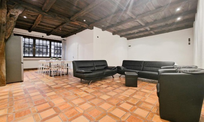 Hardterbroich-Pesch Apartment | Tolstov House - 6 Room House with Terrace and Parking - 30 Min Messe DUS