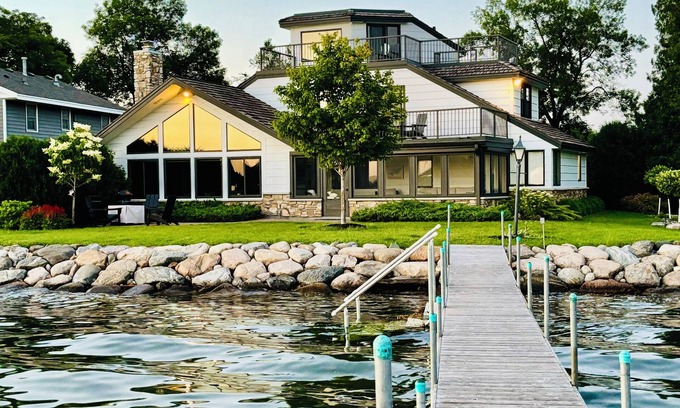 Tonka Bay House | Tonka Bay Lake House on Lake Minnetonka