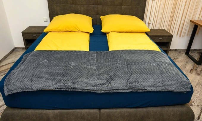 Enns Bed & Breakfast | TOP 3 Double room - Plaza Cafe & Bar