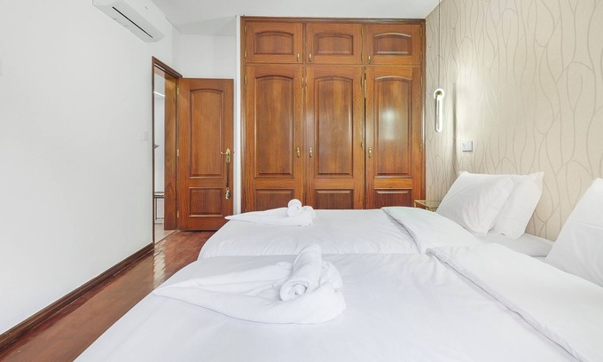 Reboleira Apartment | TOP Apartment, modern and with a spacious terrace!