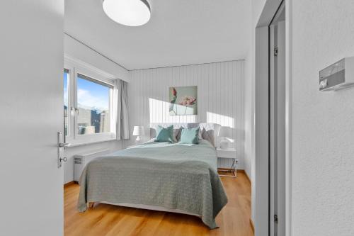Tavanasa Apartment | Top Aussicht mit Poolbereich in Skiregion Brigels