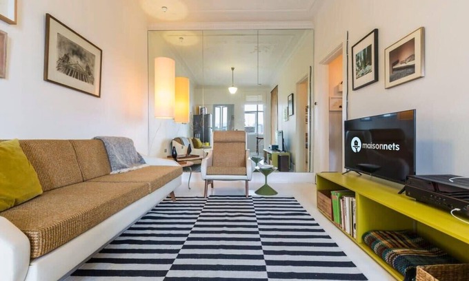Darlinghurst Apartment | Top Floor 1 Bedroom Apt with Views, Close To CBD