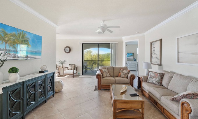 Naples House | Top-Floor Coach Home with Lake Views & Resort Amenities – Treviso Bay