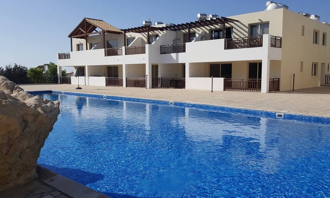 Peyia Town Apartment | Top floor great 2 bedroom apartment, 3 pools, sea view, FREE WIFI