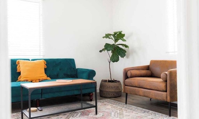 Logan Heights Apartment | Top Floor Suite|Full Kitchen|Huge Fenced Backyard