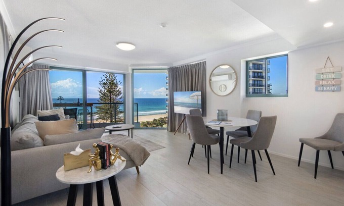 Surfers Paradise Apartment | Top floor unit 2 bedrooms - Direct Beach Access