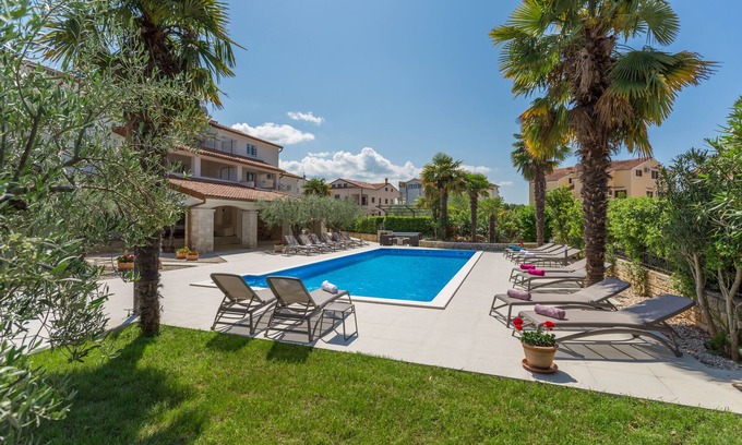 Mali Maj Apartment | Top furnished apartment with pool, quiet location, garden