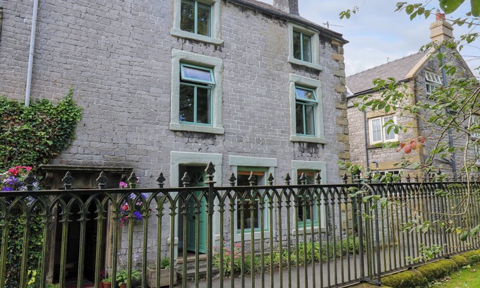 Tideswell Cottage | TOP HOUSE, pet friendly, character holiday cottage in Tideswell