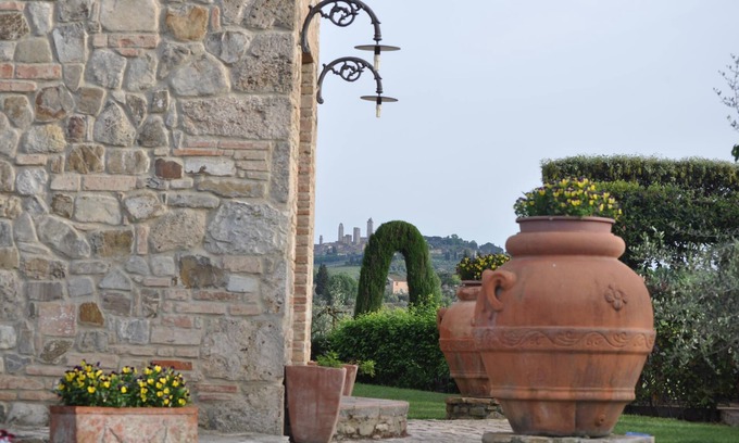 San Gimignano City Centre Villa | - Top Location - Villa in San Gimignano, Top View, 4 DBL En-Suite, Pool, A. C, WiFi