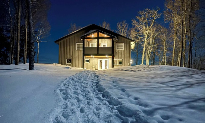 Mayo Ski Chalet | Top of a Mountain Chalet * Amazing views * Hiking * Spa